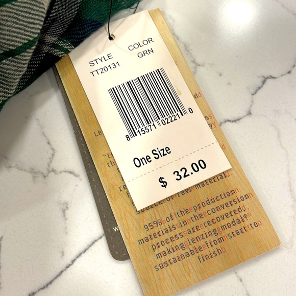 NWT Threads for Thought Plaid Wrapped Scarf - Picture 7 of 9